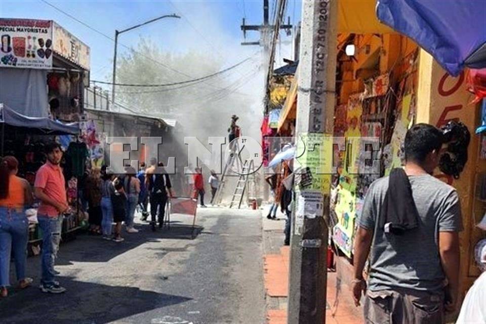 Se Incendia Lona De Negocio En El Centro