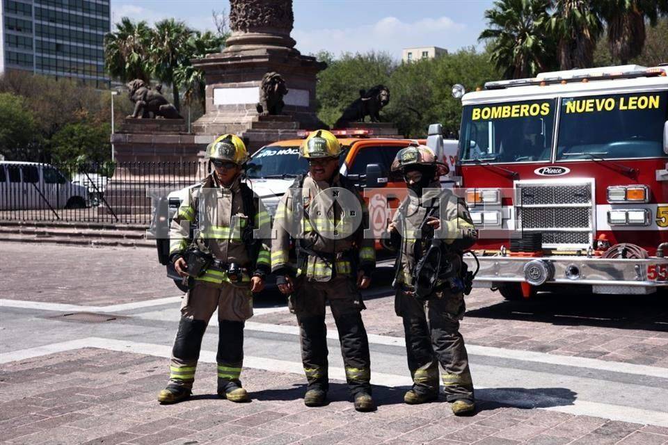 Buscan apoyo los bomberos con su rifa