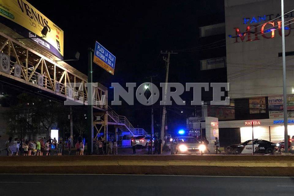 Ahora protestan en Garza Sada por falta de luz