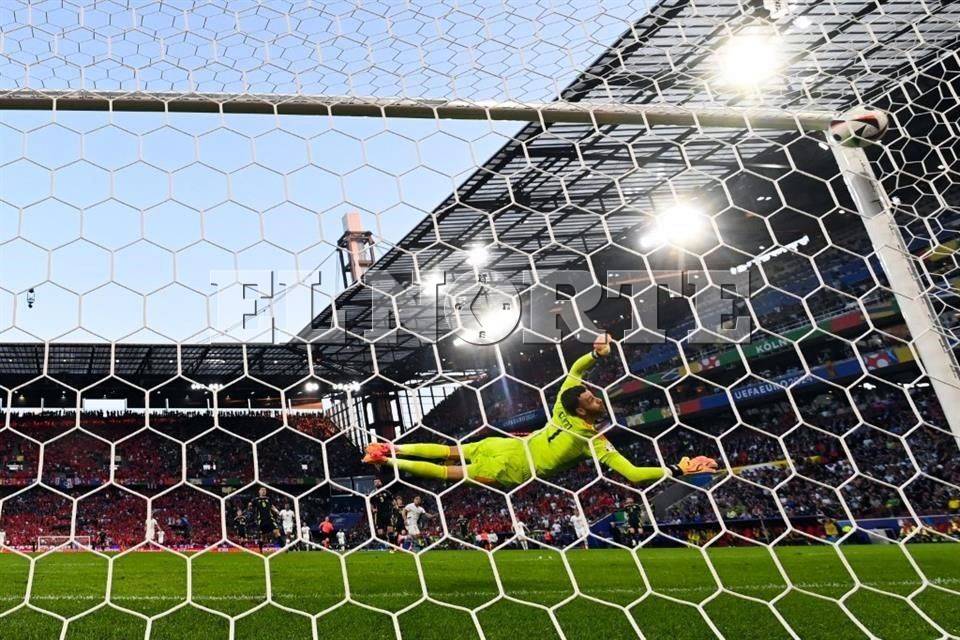 Golazo de Shaqiri permite a Suiza empatar con Escocia