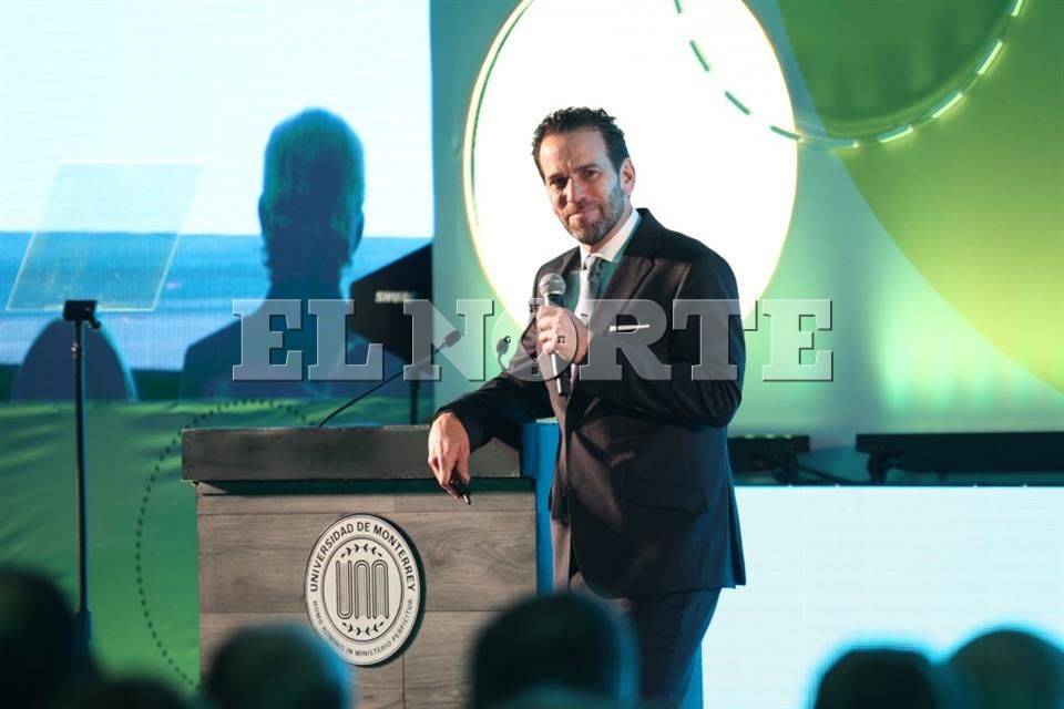 Investiga la UIF a Loret; él acusa persecución