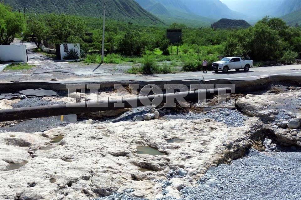 Queda expuesta red de agua en La Huasteca