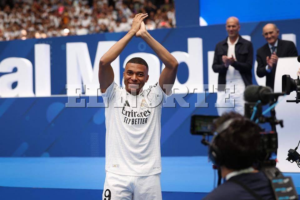 Presenta Real Madrid a Mbappé: 'Soy un chico muy feliz'