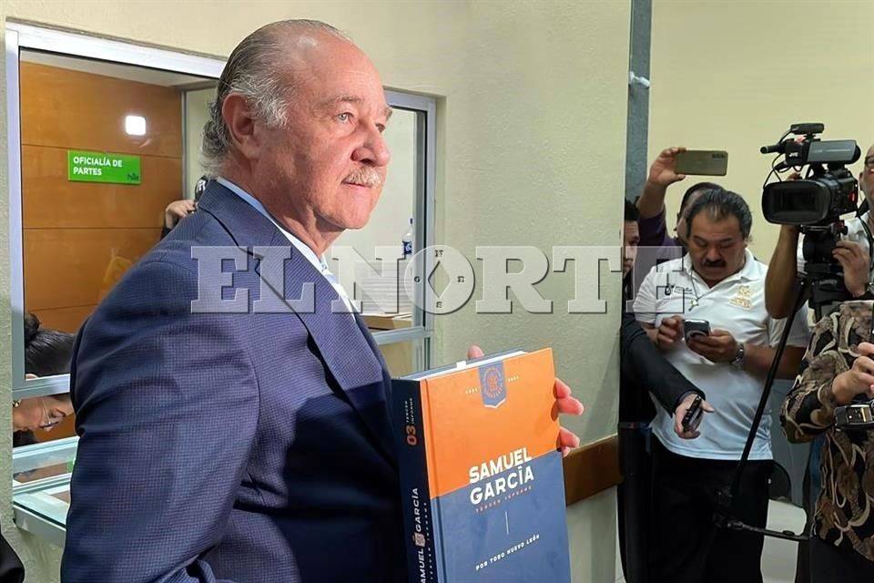 Navarro entrega Tercer Informe de Gobierno de Samuel