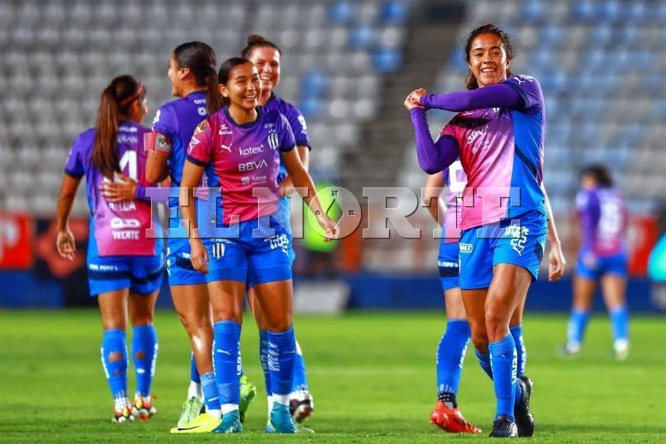 Rayadas golea al Pachuca y pone un pie en la Final