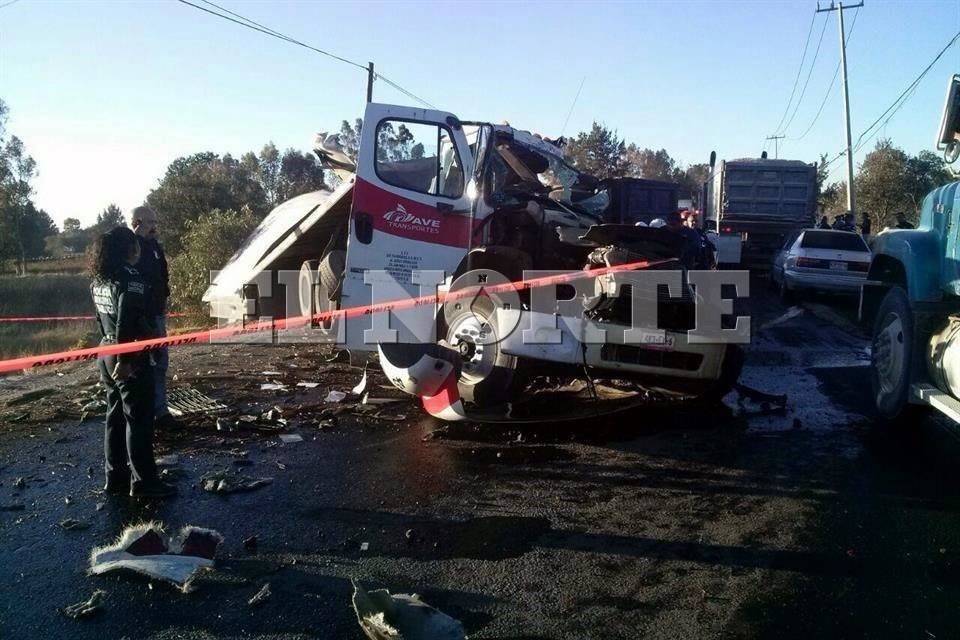 Muere camionero en choque en Chicoloapan