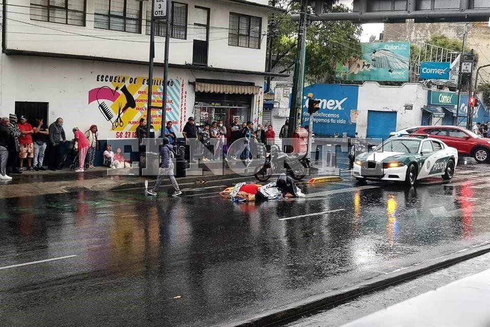 Muere motociclista arrollado por tráiler en 